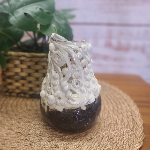 Art Pottery Vase - Picture 4 of 7